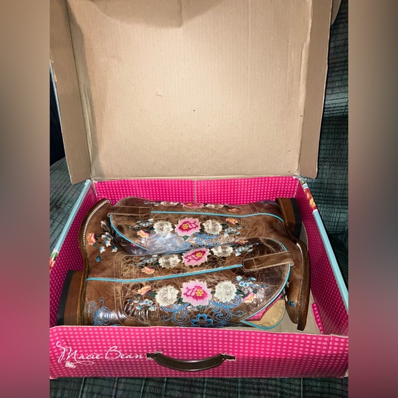 Brand new, never worn Macie Bean cowboy boot! Size 8M - Picture 8 of 13